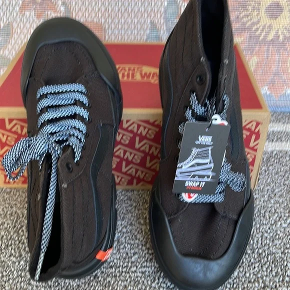 Vans WMNS Sk8-Hi Tapered
Heavy Canvas Blackout
VN0A7Q5T10J
Sneakers - Picture 13 of 16